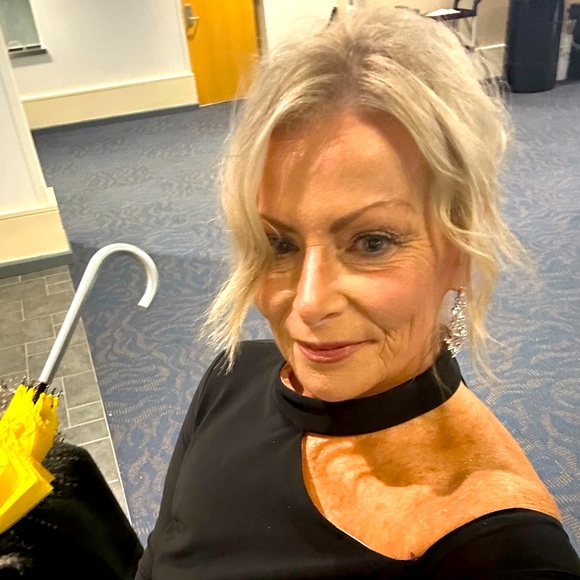 Meet your Posher, Amanda - Picture 1 of 1